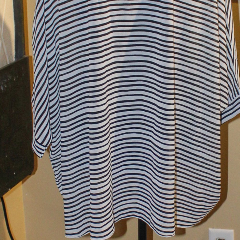 Women Blouse - Picture 6 of 8
